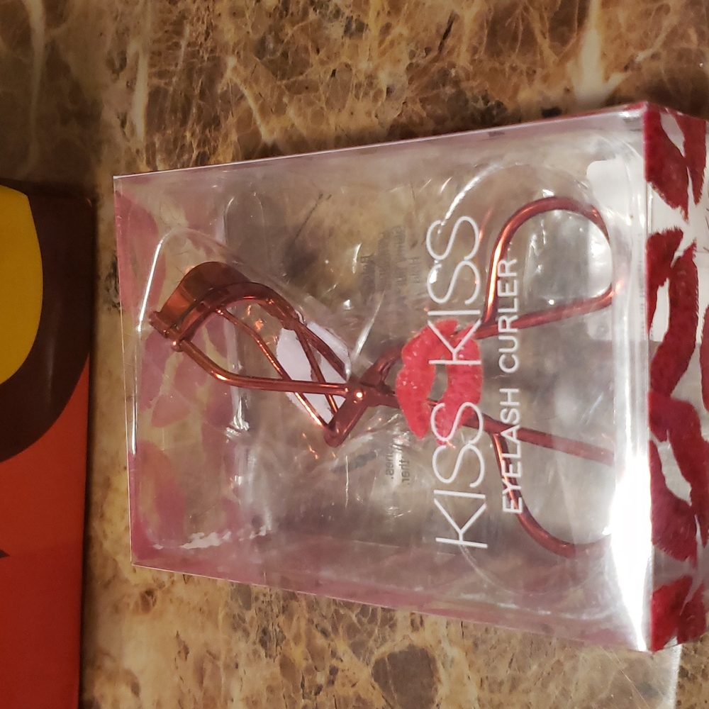 Brand new kiss kiss eyelash curler.